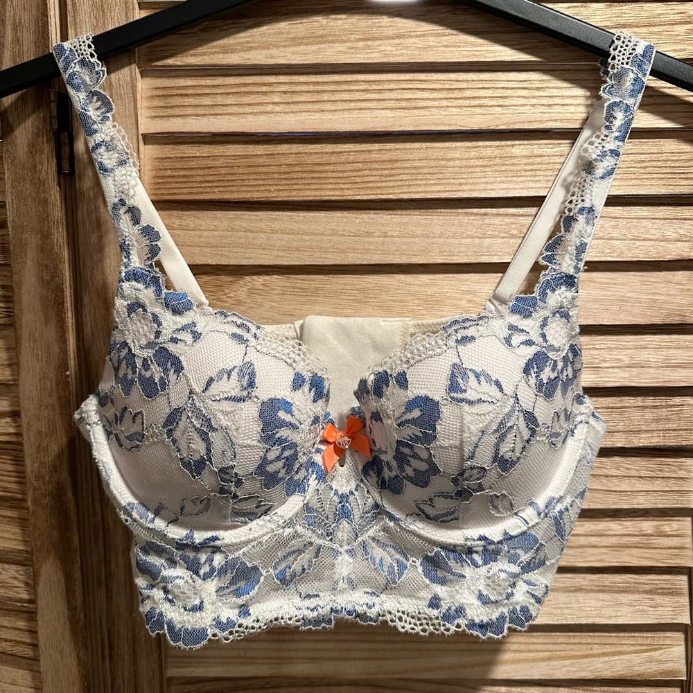 Victoria’s Secret, Body by Victoria bra, 34B